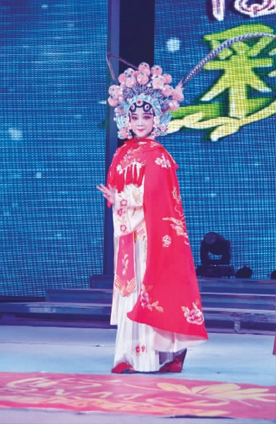 河南電視臺(tái)新農(nóng)村頻道少兒戲曲春晚，杜麗鵬表演的《西游記》中的借扇故事