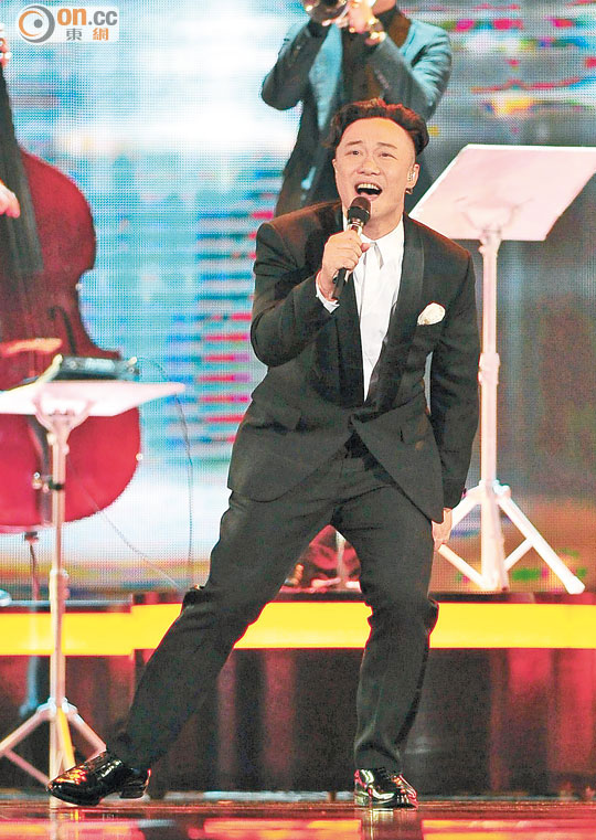 陳奕迅不負(fù)眾望，終于榮登金曲歌王寶座。