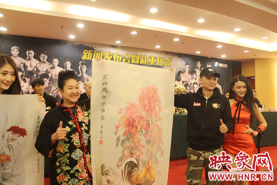 中國畫觀音第一人劉藏元女士現(xiàn)場捐贈(zèng)畫作