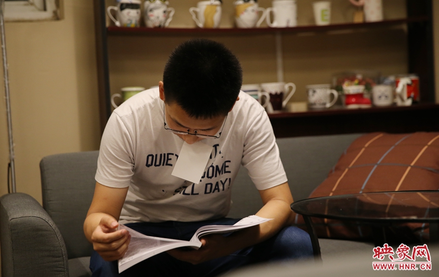 楊栗，22歲，某大學(xué)大三學(xué)生：喜歡這種看書(shū)的環(huán)境。