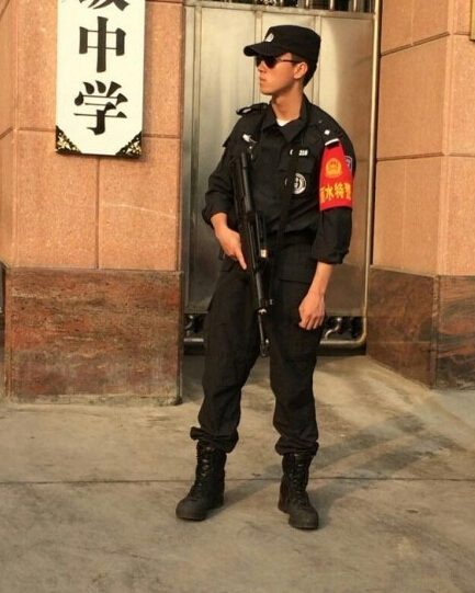 浙江"特警哥"一夜爆紅 浙江"特警哥"一夜爆紅