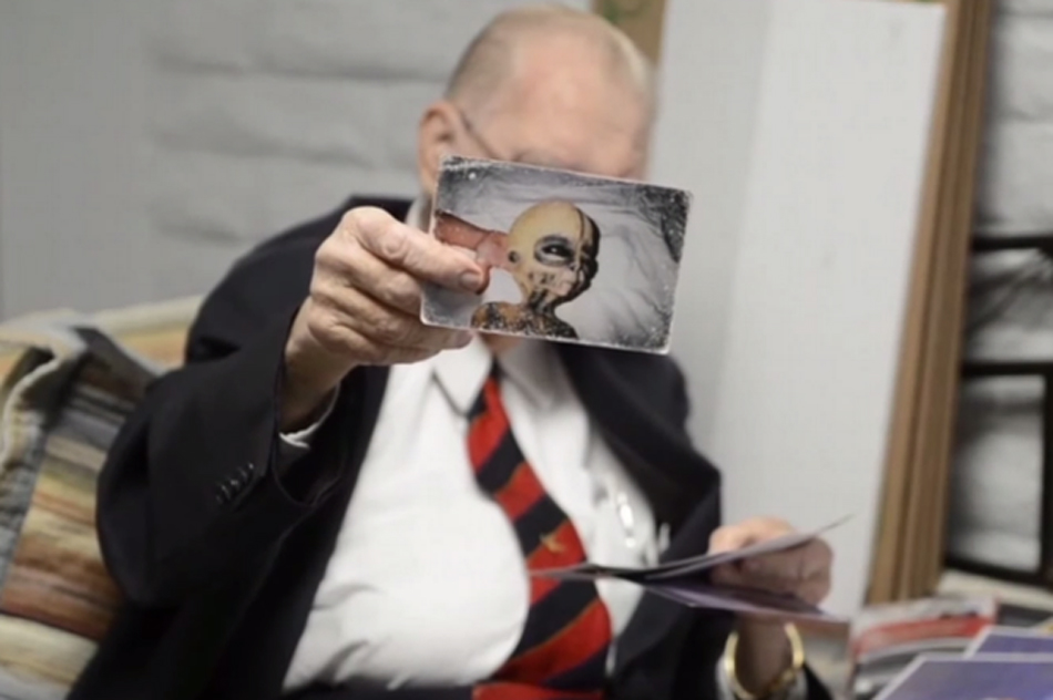 美國工程師臨終前曝光外星人照片 稱曾與外星人交談 美國工程師臨終前曝光外星人照片 稱曾與外星人交談